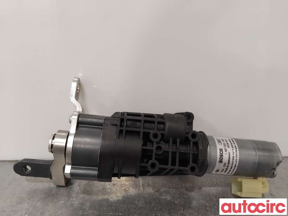 Baklukeåpner motor til Audi A4 2015-2019 (Type V, Fase 1) (B9) (B9) (AUDI|8W9827851D|0390204155|8W9827851E)