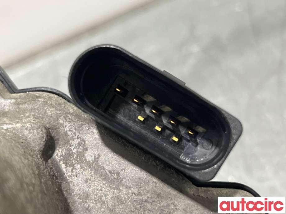 Diverse deler til VW Golf VI 2008-2012  (VOLKSWAGEN|06F133482E|A2C53279226)