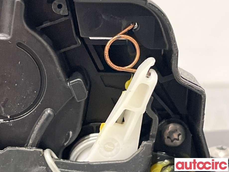 Låsekasse høyre foran til Ford Kuga 2008-2012 (Type I)  (FORD|1523317||8V4A-S21812-FA)