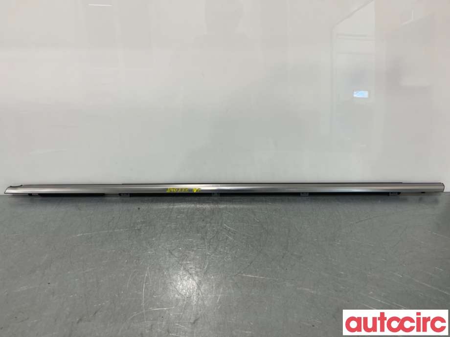 Lister til Kia Sorento, 2016-->> Type III (KIA|82210P2001)