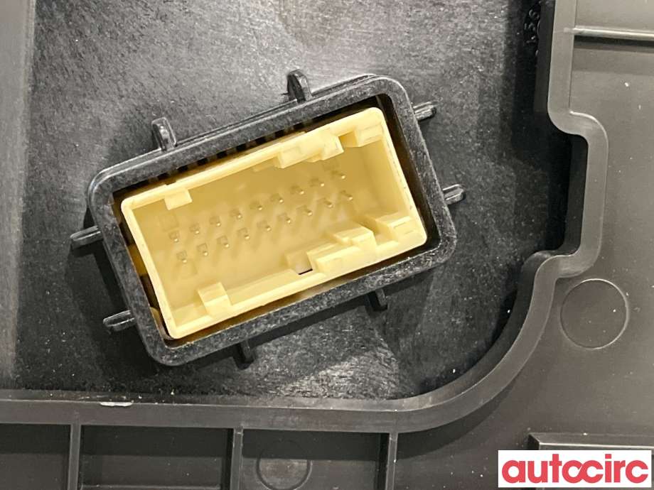 Instrumentpanel til Peugeot Partner 2019-->> (Type III)  (9857082380|)