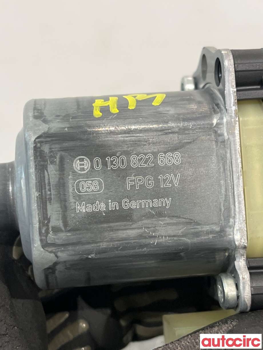 Ruteheis høyre bak til Audi A4 2015-2019 (Type V, Fase 1) (B9) (B9) (AUDI|8W0959812|0130822668)