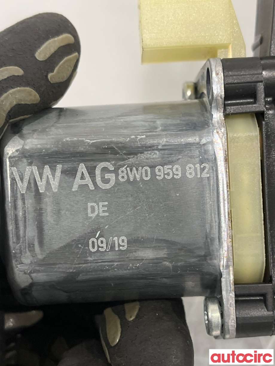 Ruteheis høyre bak til Audi A4 2015-2019 (Type V, Fase 1) (B9) (B9) (AUDI|8W0959812|0130822668)