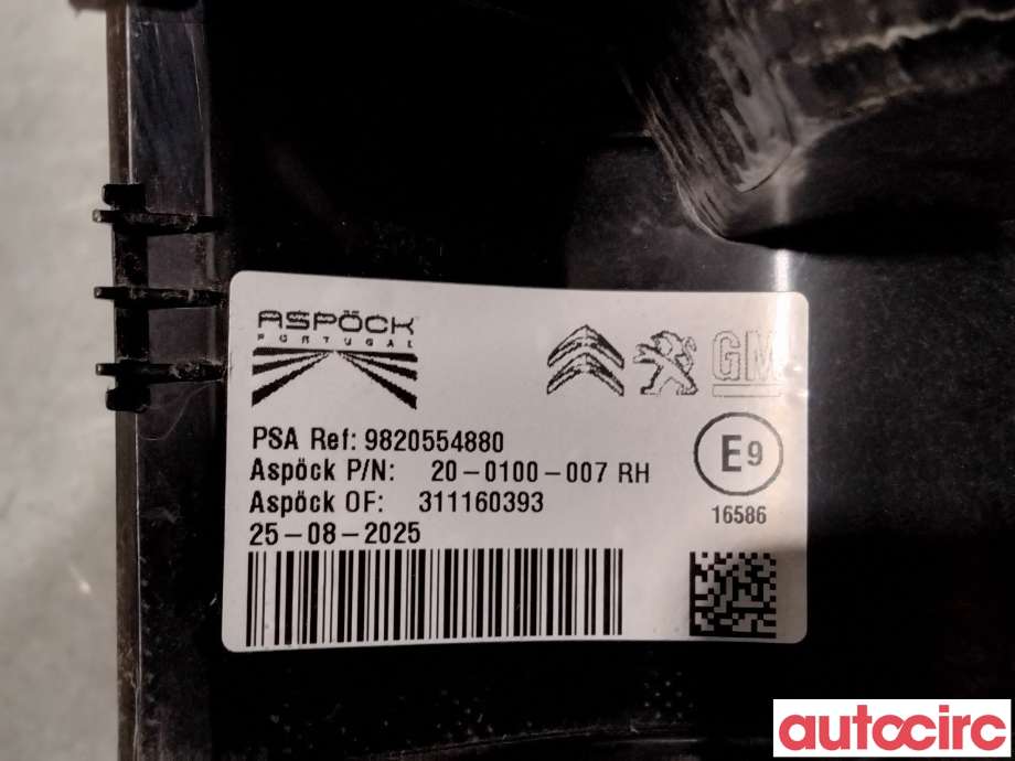 Baklykt høyre til Peugeot Partner 2019-->> (Type III) (9820554880|)