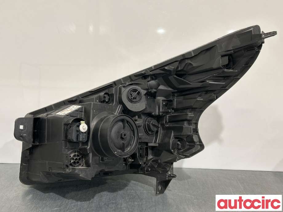 Frontlykt høyre halogen til Renault Trafic 2014-->>  (RENAULT|260101161R||260108047R)