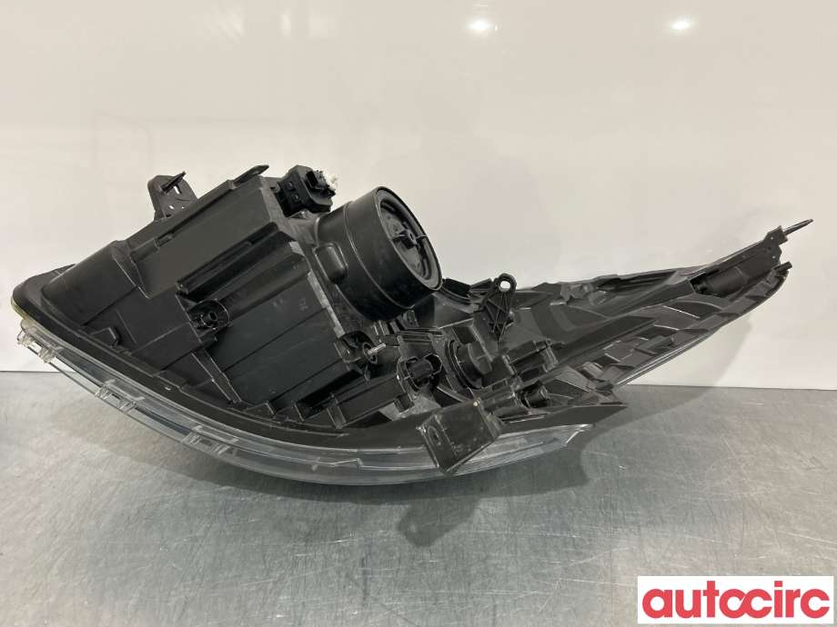Frontlykt høyre halogen til Renault Trafic 2014-->>  (RENAULT|260101161R||260108047R)