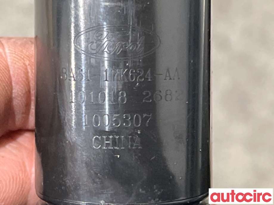 Spylerpumpe foran til Ford Fiesta 2008-2012 (Type VI, Fase 1) (FORD|2022321||8A61-17K624-AA)