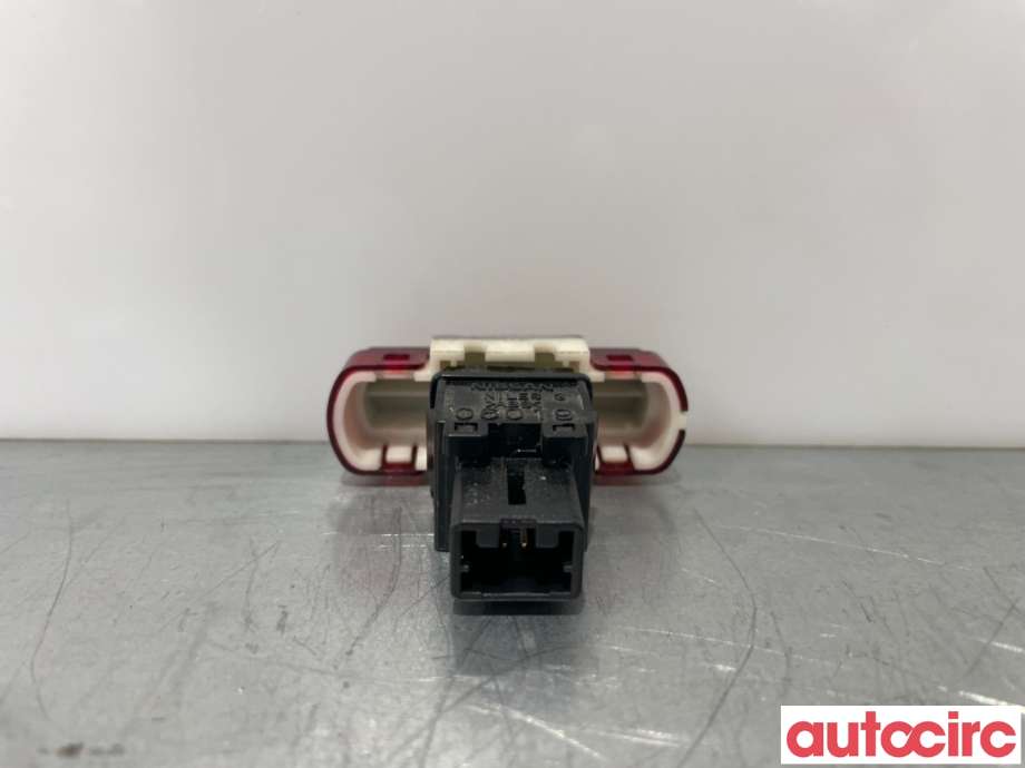 Bryter nødblink til Subaru Forester 2008-2013 (Type III)  (SUBARU|83037SC000|)