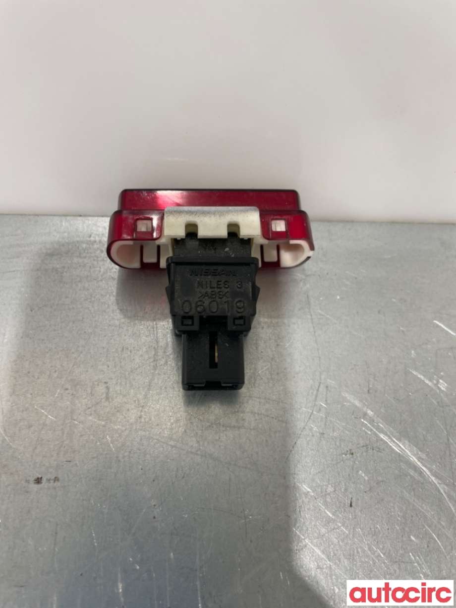 Bryter nødblink til Subaru Forester 2008-2013 (Type III)  (SUBARU|83037SC000|)