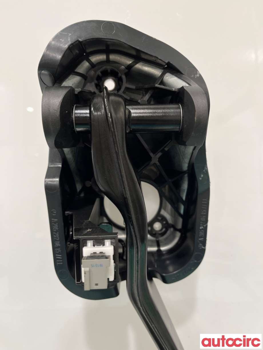 Pedal gass/brems/clutch til Mercedes C-Klasse 2014-2018 (Fase 1) (W205) (W205) (MERCEDES|A2052900300||A2052920000)