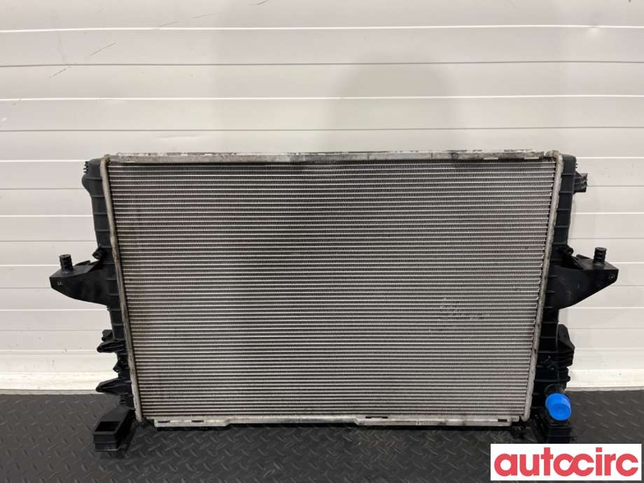 Radiator (manuell gir) til VW Transporter / Caravelle, 2009-2015 (Fase 2) (T5) (T5) (VOLKSWAGEN|7E0121253A)