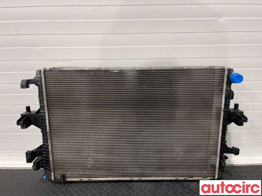 Radiator (manuell gir) til VW Transporter / Caravelle 2009-2015 (Fase 2) (T5) (T5) (VOLKSWAGEN|7E0121253A|)