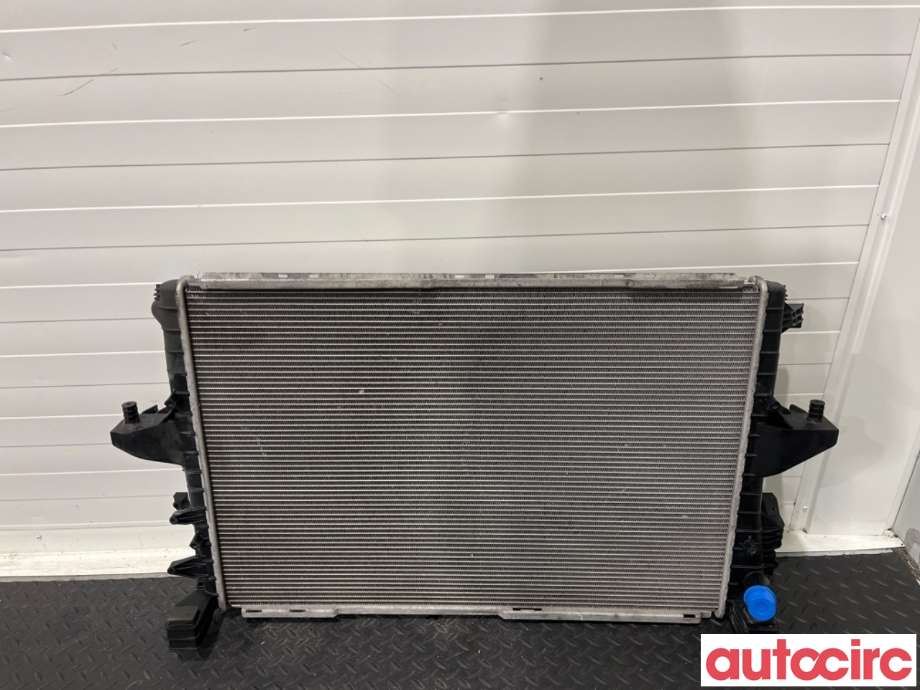 Radiator (automat gir) til VW Transporter / Caravelle 2009-2015 (Fase 2) (T5) (T5) (VOLKSWAGEN|7E0 121 253 A|)