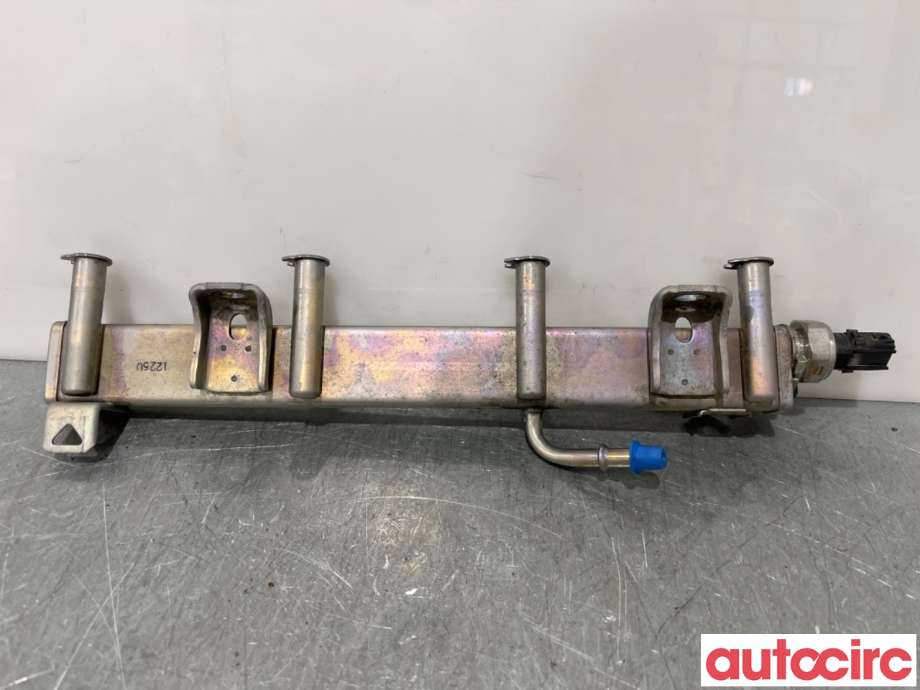Dyseskinne (fuelrail) til Toyota RAV4 2019-->> (Type V)  (TOYOTA|2381425022|)