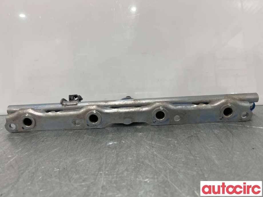 Dyseskinne (fuelrail) til Toyota RAV4 2019-->> (Type V)  (TOYOTA|2381425010|)