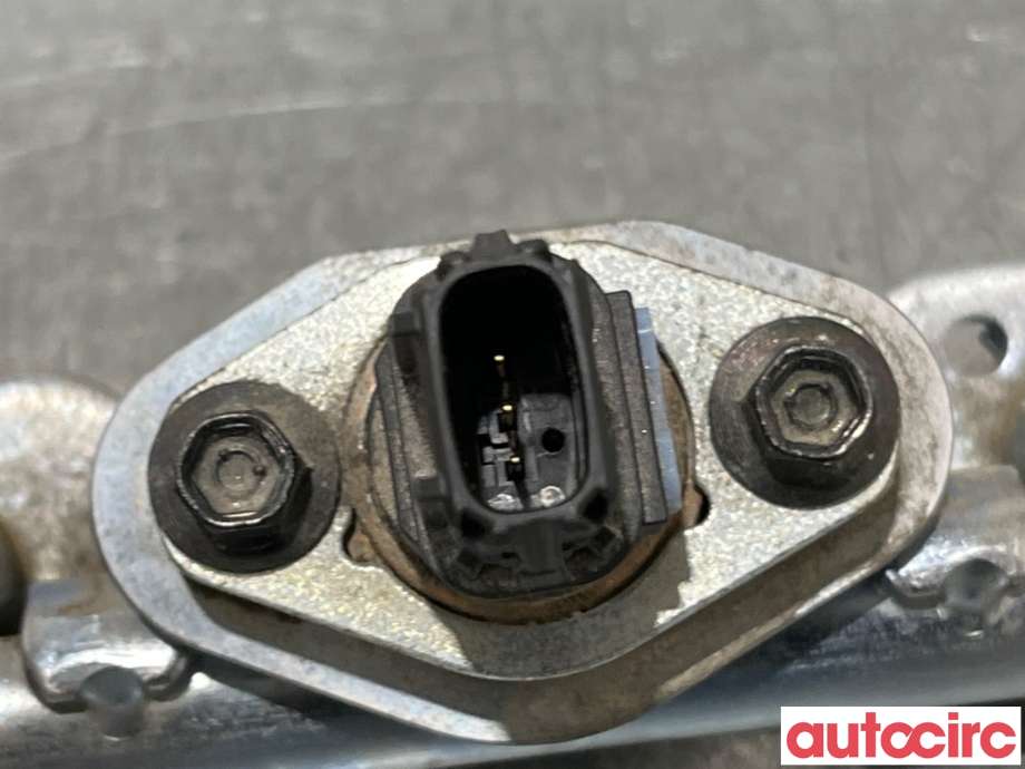 Dyseskinne (fuelrail) til Toyota RAV4 2019-->> (Type V)  (TOYOTA|2381425010|)