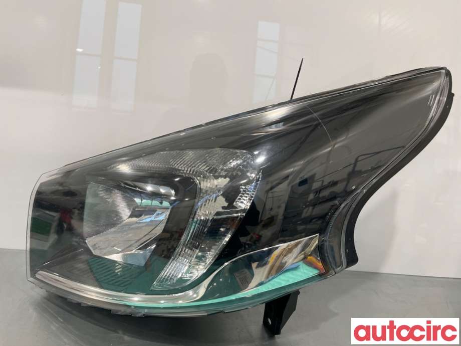 Frontlykt venstre halogen til Opel Vivaro B, 2014-2019  (OPEL|95517216)