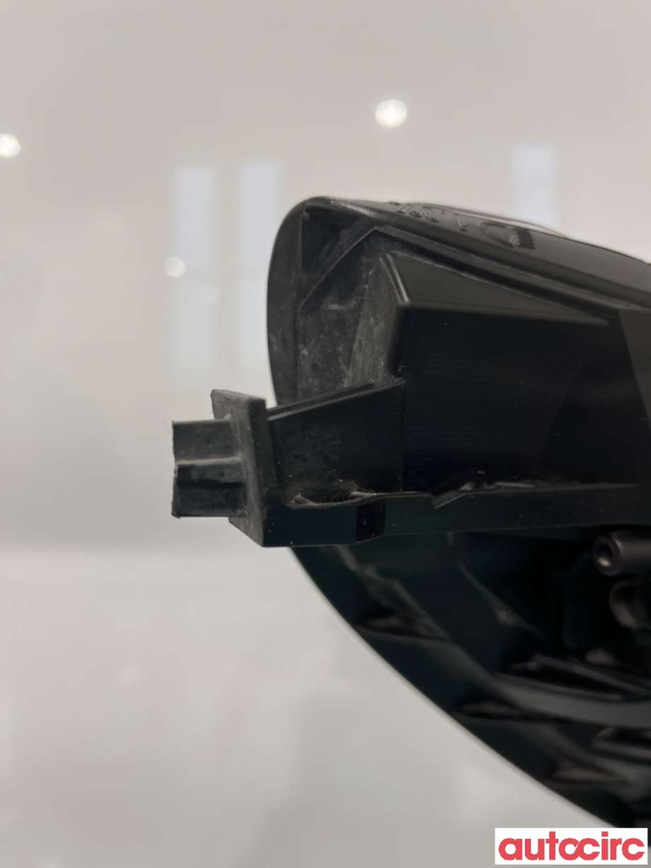 Frontlykt venstre halogen til Opel Vivaro B 2014-2019  (OPEL|95517216|95527869|260602711R)
