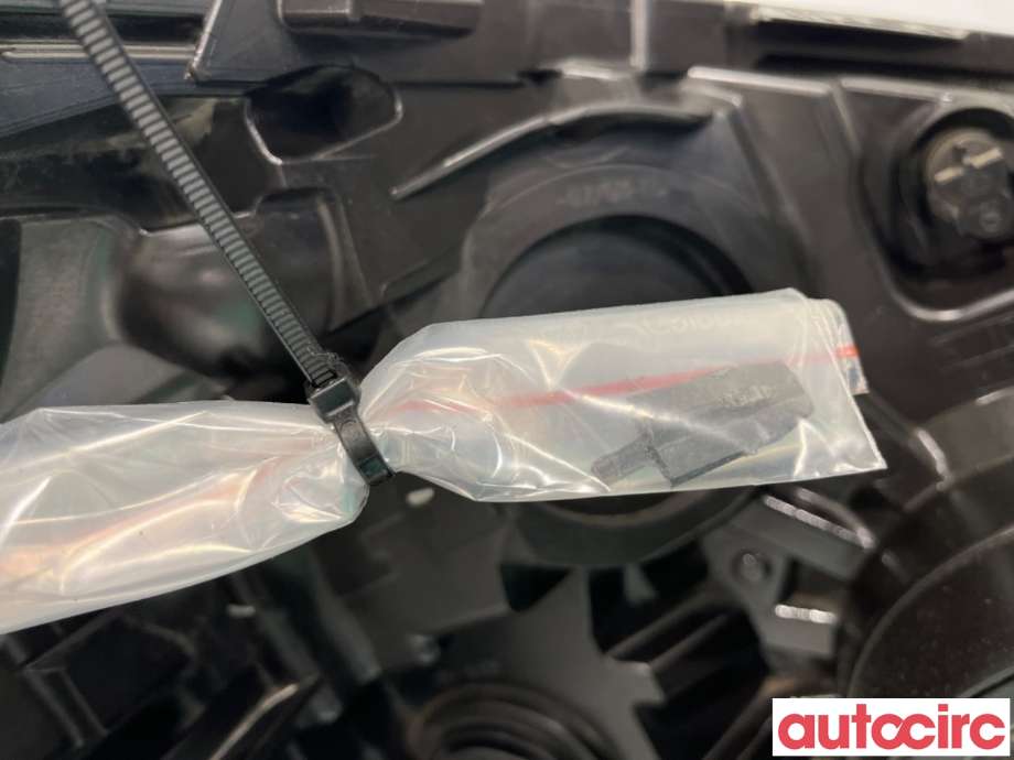 Frontlykt venstre halogen til Opel Vivaro B 2014-2019  (OPEL|95517216|95527869|260602711R)