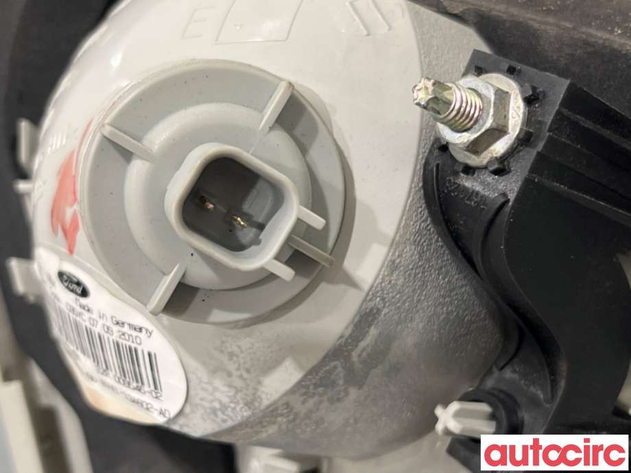 Baklykt høyre indre til Ford Kuga 2008-2012 (Type I)  (FORD|1545446|2ZR009546-02|8V41-13A602-AD)