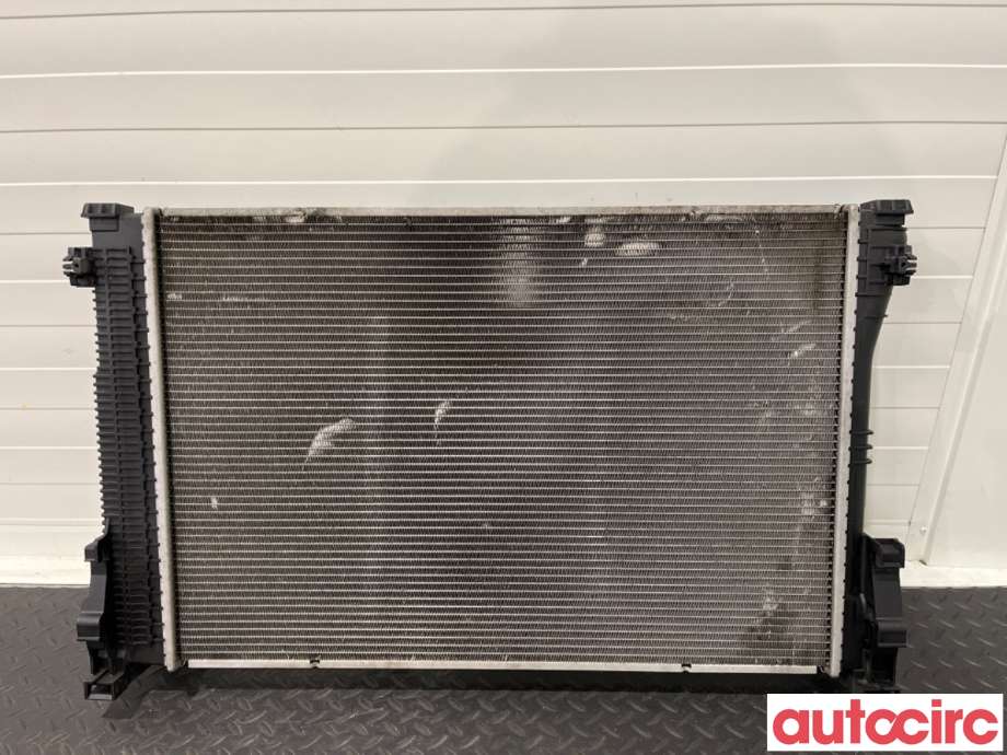 Radiator (manuell gir) til Mercedes C-Klasse 2011-2014 (Fase 2) (W204) (W204) (MERCEDES|A2045003603|A2045003703|)