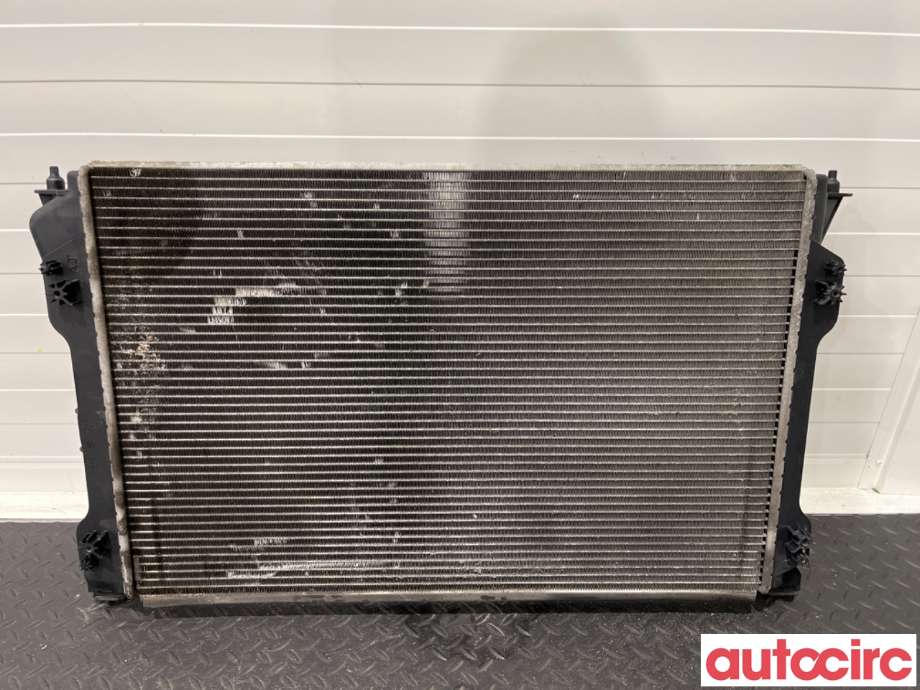 Radiator (manuell gir) til Audi A6 2005-2008 (Type III, Fase 1) (C6) (C6) (AUDI|4F0121251Q|)