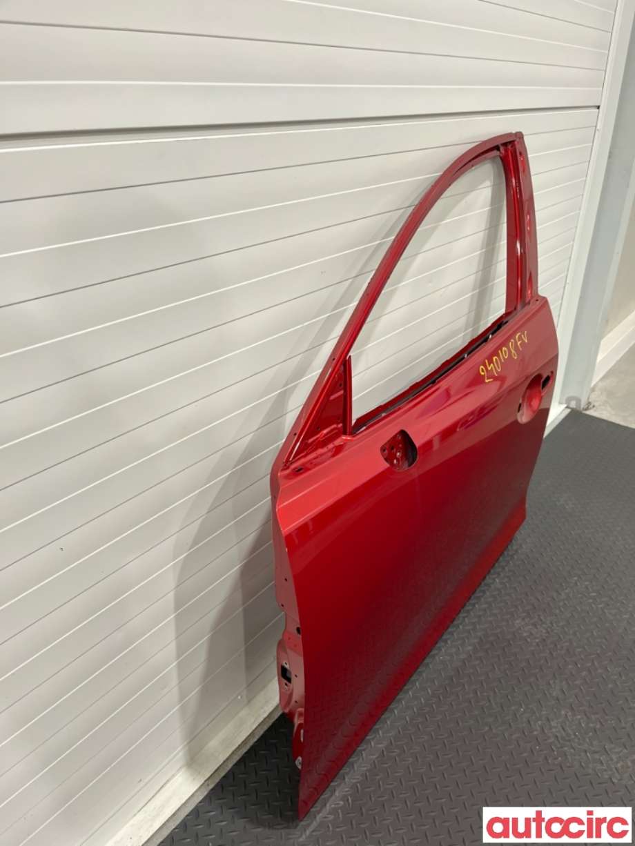 Dør venstre foran til Mazda 3 2013-2016 (Type III, Fase 1)  (MAZDA|BHY0-59-02XE|)