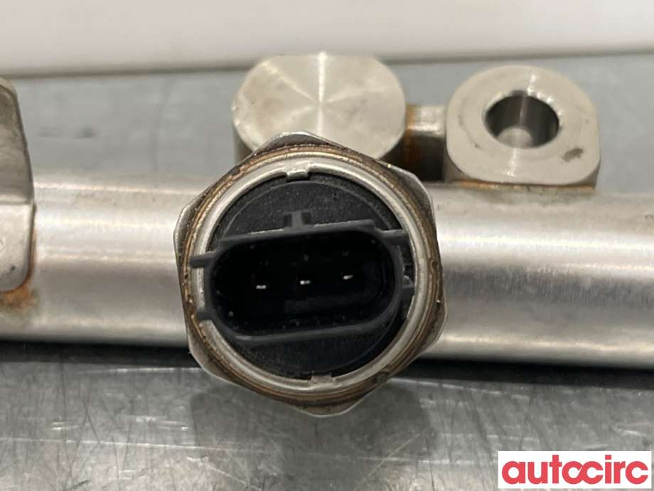 Dyseskinne (fuelrail) til Kia Sorento 2016-->> Type III (KIA|353042M400|9062200003|35300-2M400)