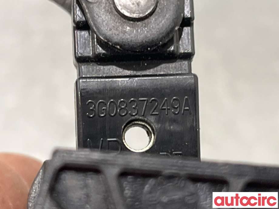 Dørstopper til VW Passat 2015-2019 (Fase 1) (B8) (B8) (VOLKSWAGEN|3G0837249A||3G0837249B)