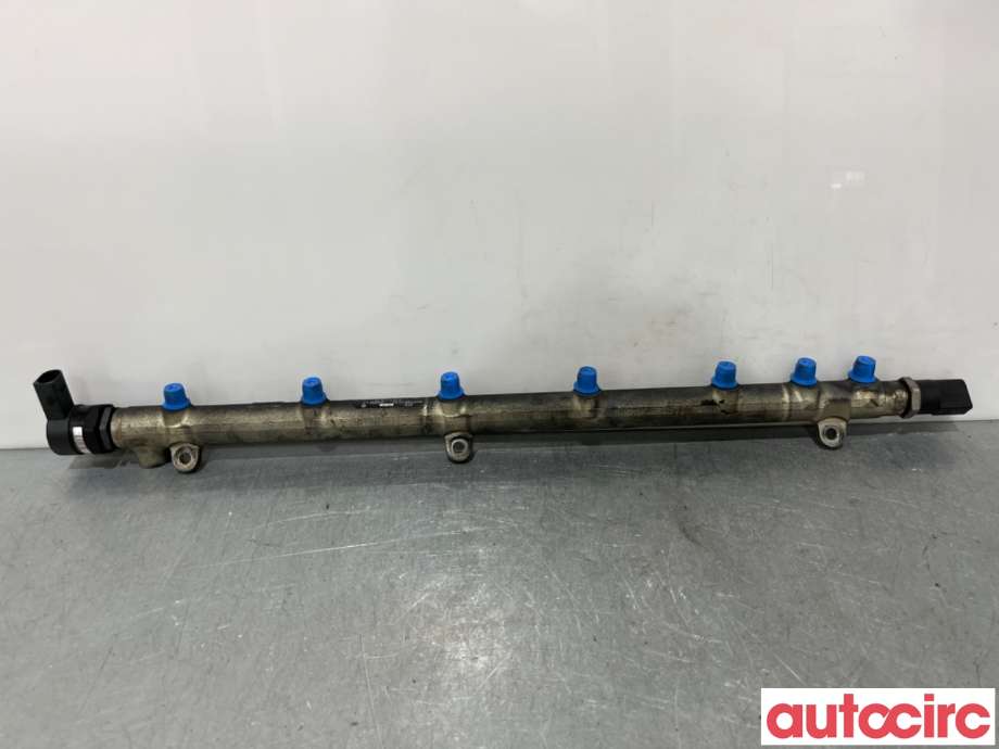 Dyseskinne (fuelrail) til Mercedes E-Klasse 2002-2006 (Fase 1) (W211) (W211) (MERCEDES|A6130700195|0445216007)