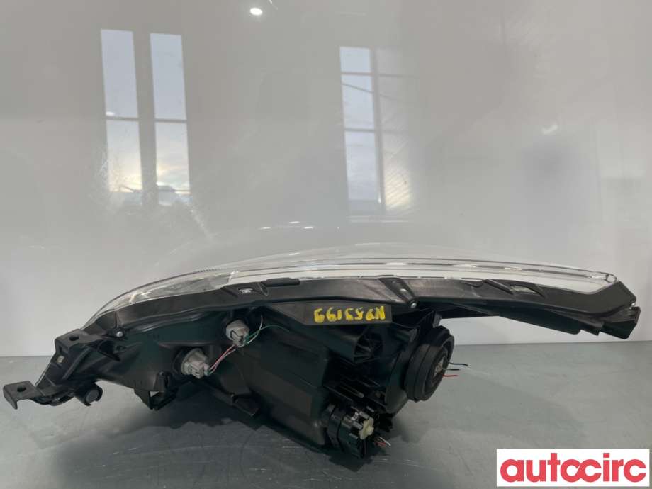 Frontlykt høyre halogen til Subaru Trezia 2011-2013  (NO NR|)