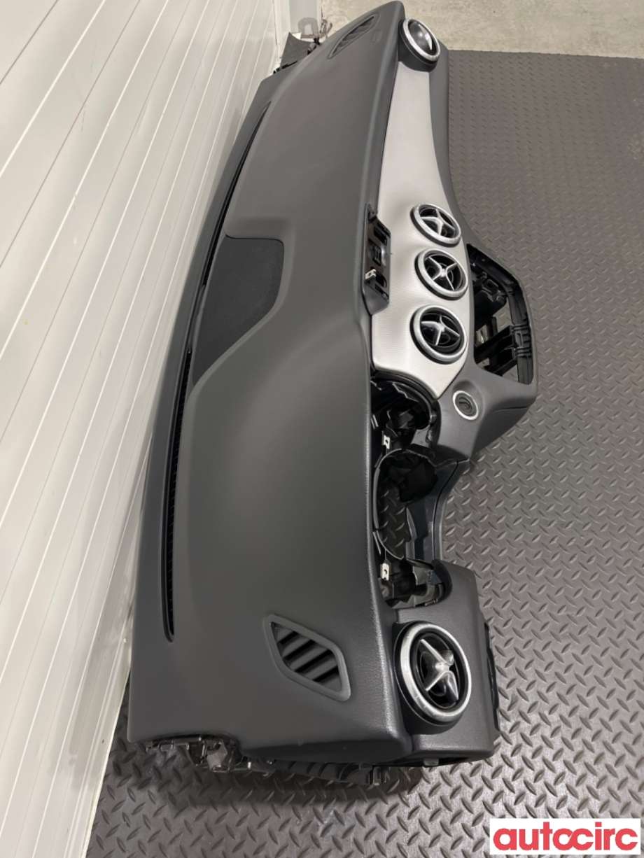 Dashbord til Mercedes CLA 2013-2019 (C117) (C117) (MERCEDES|A1176800801|)