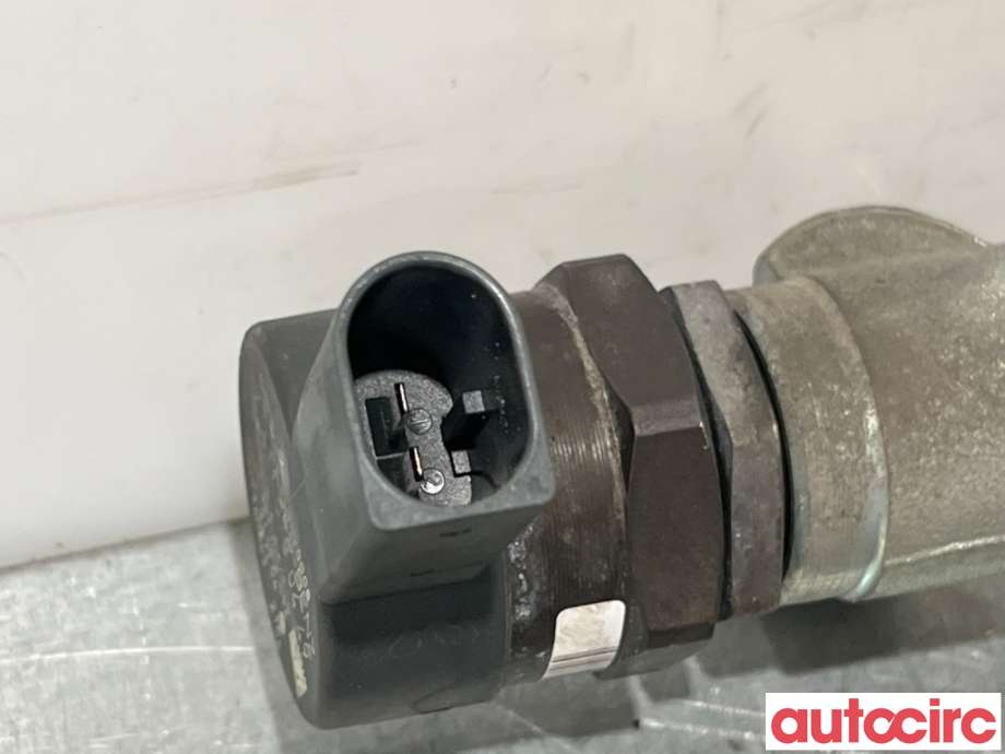 Dyseskinne (fuelrail) til Mercedes E-Klasse 2002-2006 (Fase 1) (W211) (W211) (MERCEDES|A6460701595|0445214038|A6110700395)