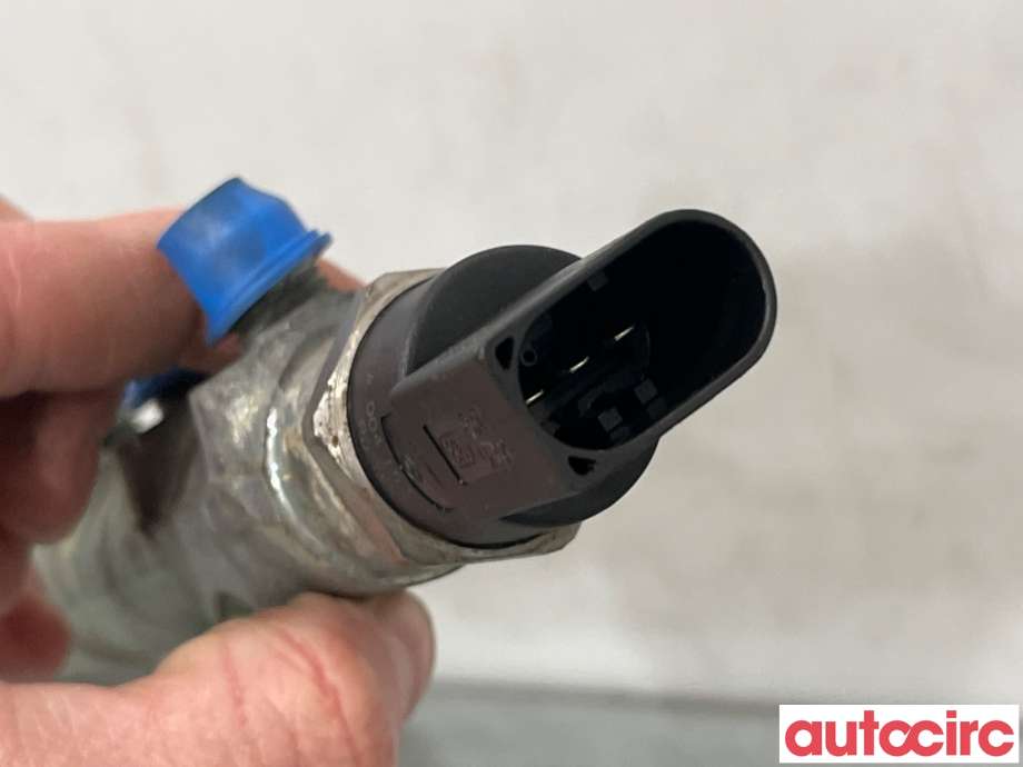 Dyseskinne (fuelrail) til Mercedes E-Klasse 2002-2006 (Fase 1) (W211) (W211) (MERCEDES|A6460701595|0445214038|A6110700395)