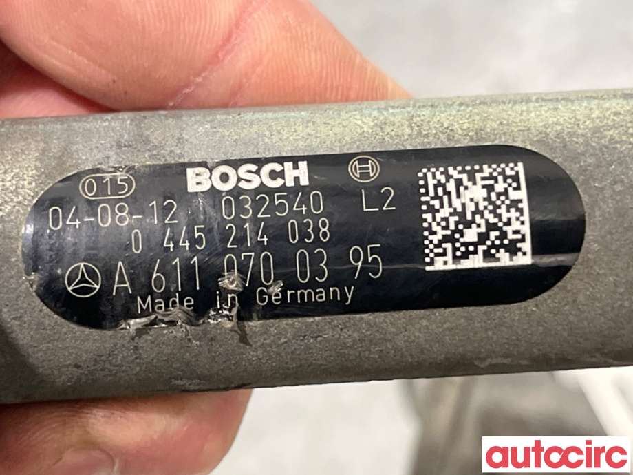Dyseskinne (fuelrail) til Mercedes E-Klasse 2002-2006 (Fase 1) (W211) (W211) (MERCEDES|A6460701595|0445214038|A6110700395)