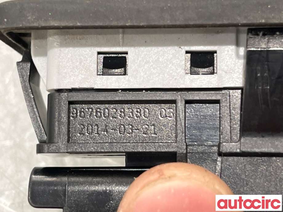 Bakluke/bakdør håndtak til Peugeot 208 2012-2019 (Type I)  (PEUGEOT|9676028380|)