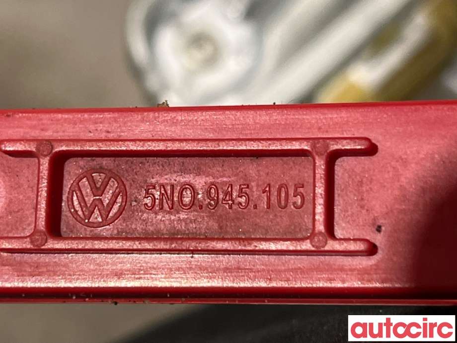 Refleksplate til VW Tiguan 2007-2011 (Type I, Fase 1)  (VOLKSWAGEN|5N0945105|)