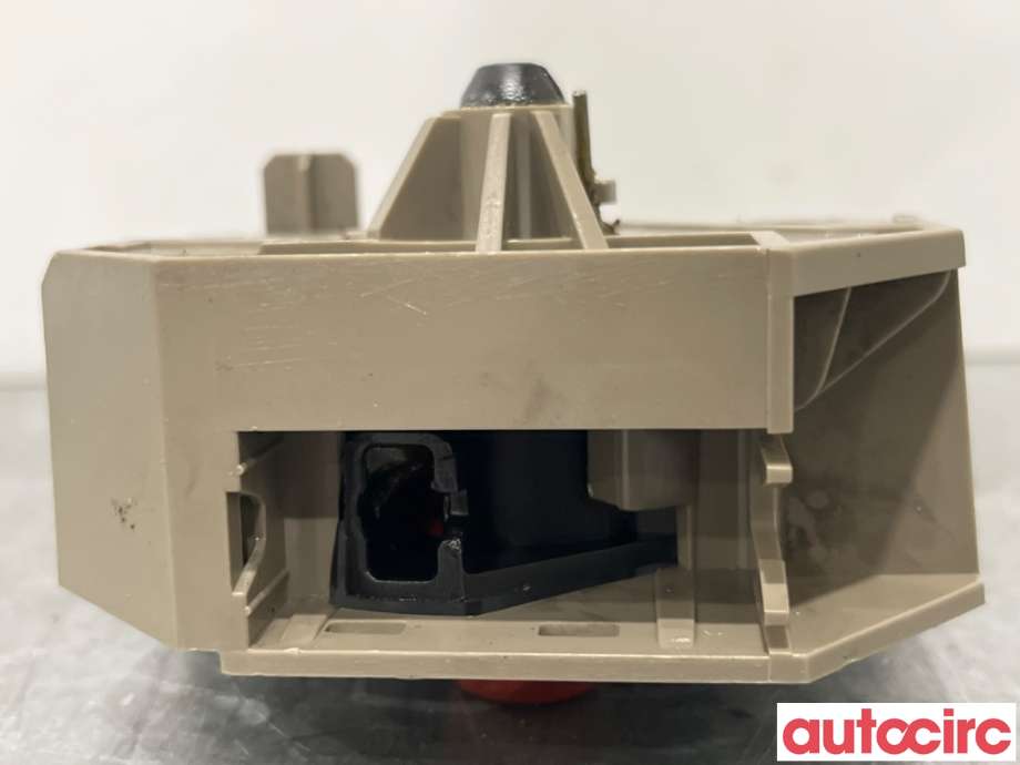 Diverse deler til Volvo XC90 2002-2006 (Type I, Fase 1) (VOLVO|39893672||8652552)