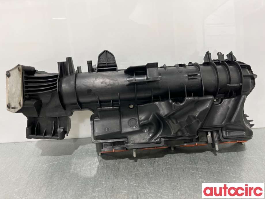 Manifold innsug til Mercedes CLA 2013-2019 (C117) (C117) (MERCEDES|A2700900737|)