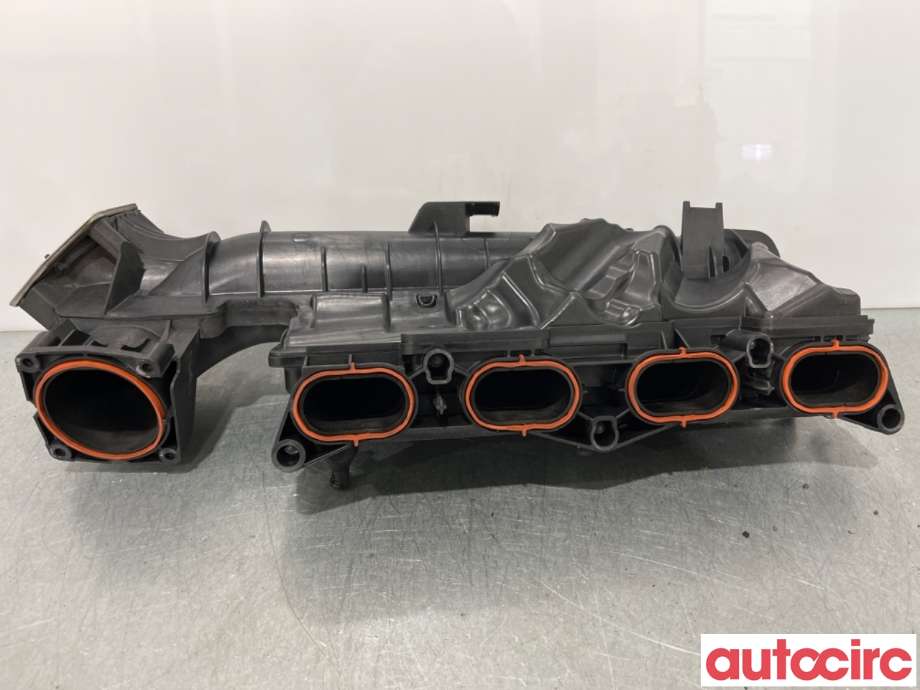 Manifold innsug til Mercedes CLA 2013-2019 (C117) (C117) (MERCEDES|A2700900737|)