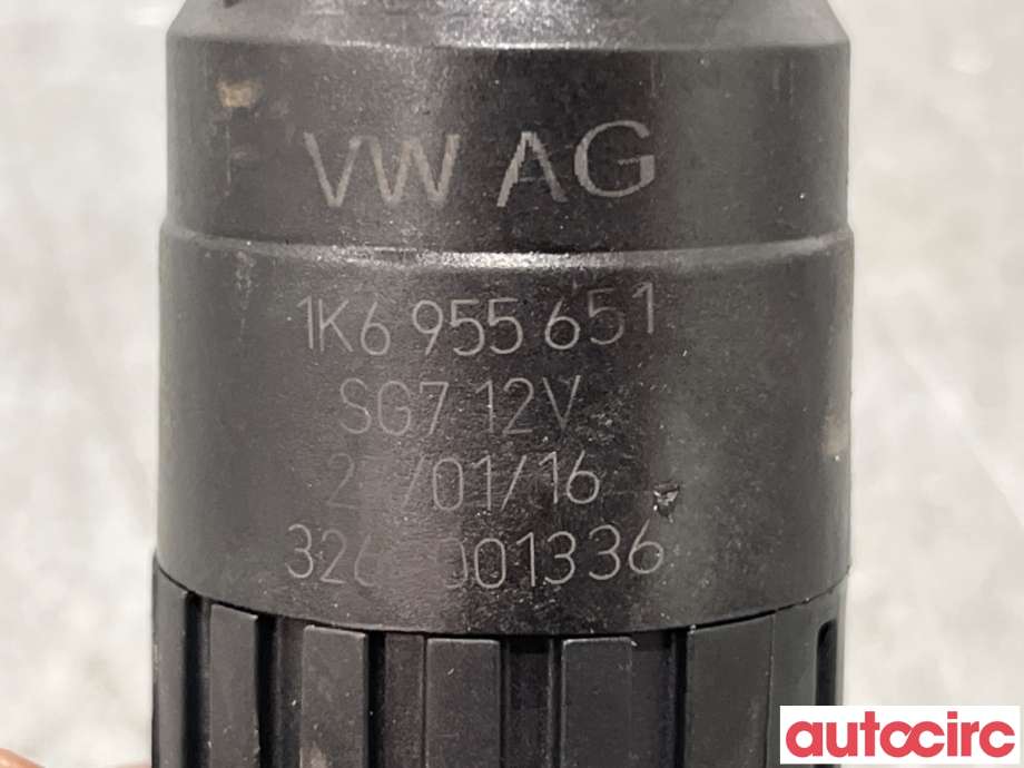 Spylerpumpe foran til Škoda Octavia 2013-2016 (Type III, Fase 1)  (SKODA|1K6955651|)
