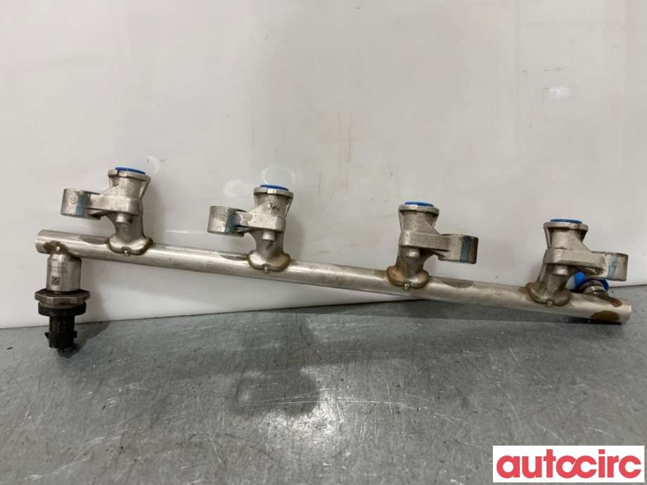 Dyseskinne (fuelrail) til Mazda 2 2015-2019 (Type III, Fase 1)  (MAZDA|P501-13-150||P50113150)