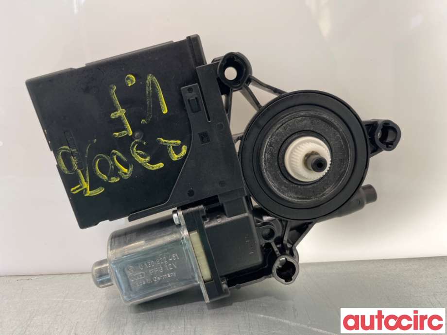 Ruteheis venstre foran til VW Passat 2011-2015 (B7) (B7) (VOLKSWAGEN|3AA959701A|938408-308|3AA959701)