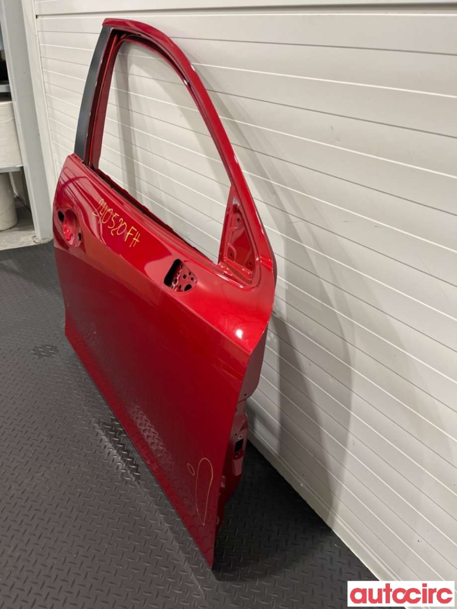 Dør høyre foran til Mazda 2 2015-2019 (Type III, Fase 1)  (MAZDA|DBY0-58-02XD|)