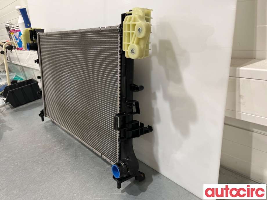 Radiator (automat gir) til Fiat Tipo 2017-->>  (FIAT|52052630|422136228)