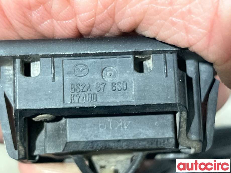 Bryter baklukeåpner til Mazda CX-5 2012-2017 (Type I)  (MAZDA|KD45-67-6S0B||GS2A676S0)