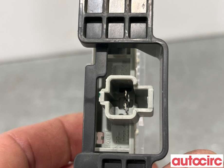 Baklykt bremselys bakrute til Toyota Urban Cruiser 2009-2014  (TOYOTA|8150552020|)