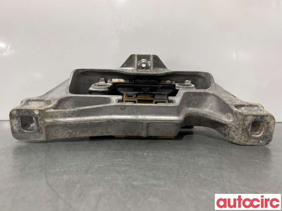 Motorfeste til Mercedes CLA 2013-2019 (C117) (C117) (MERCEDES|A2462402517|)