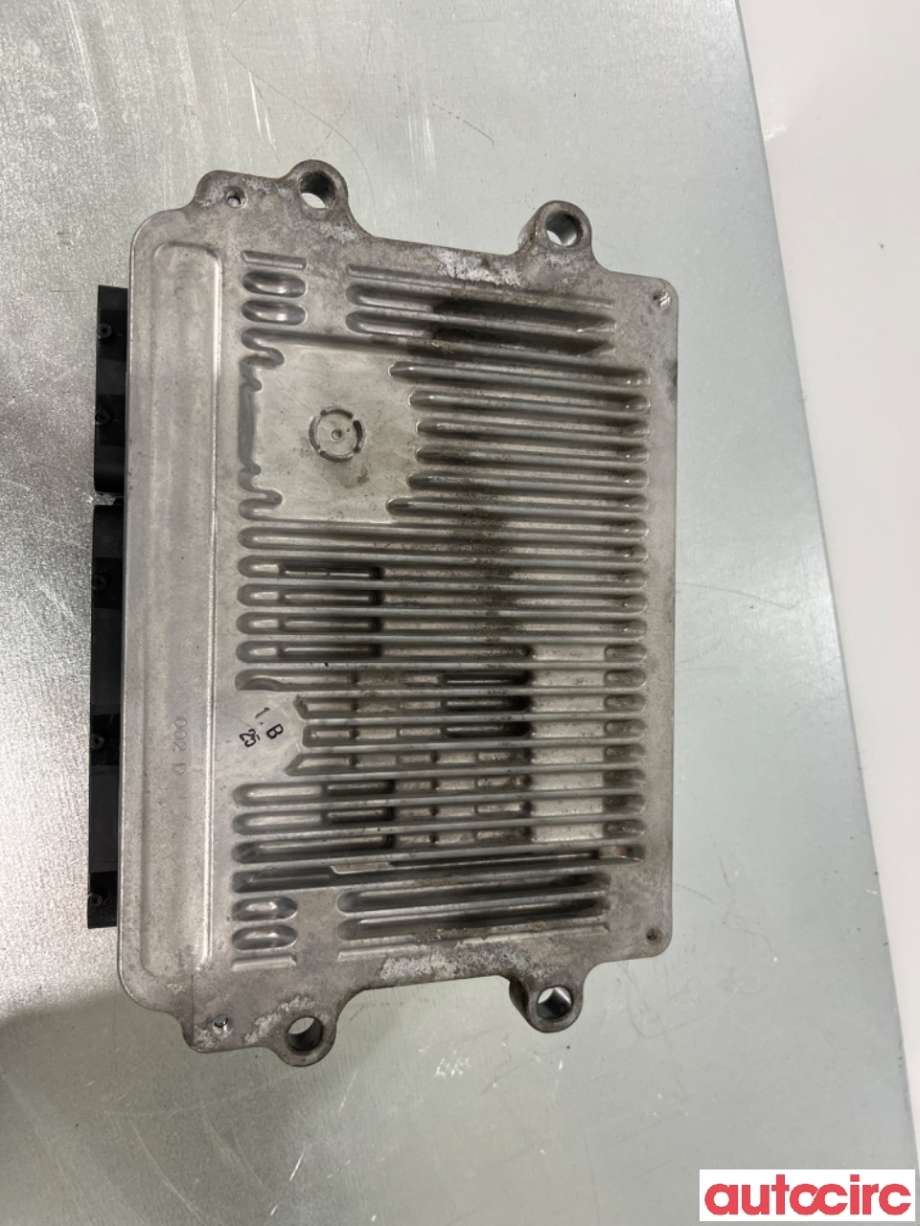 Styreenhet motor til Toyota RAV4 2000-2006 (Type II)  (TOYOTA|SH15-18-881A|)