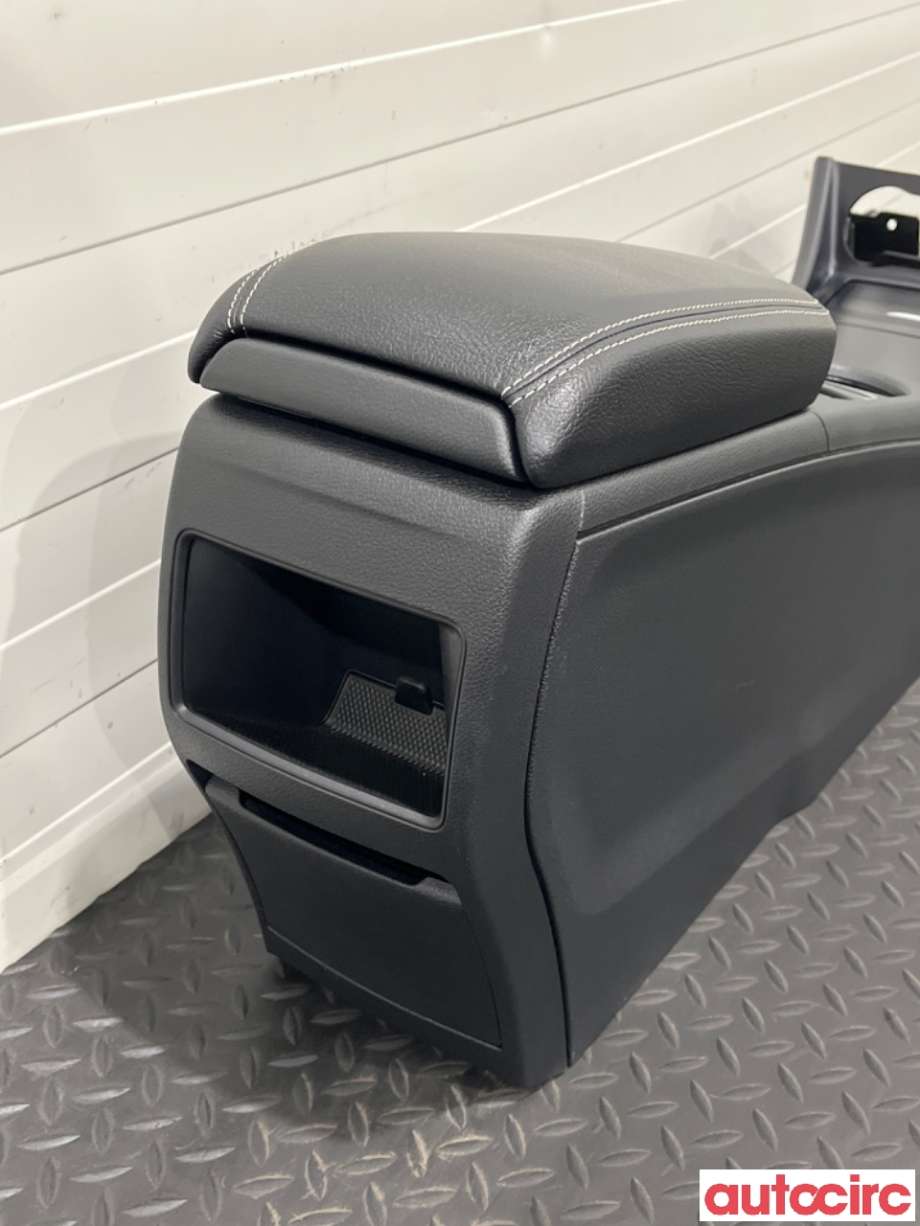 Sete armlene lokk til Mercedes A-Klasse 2012-2018 (W176) (W176) (MERCEDES|A1766801350||A1766802701)